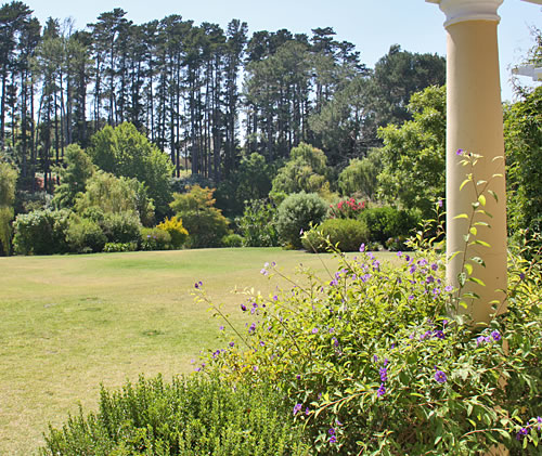 BrookHill, Constantia - Luxury self catering holiday villa to rent near Cape Town, South Africa.